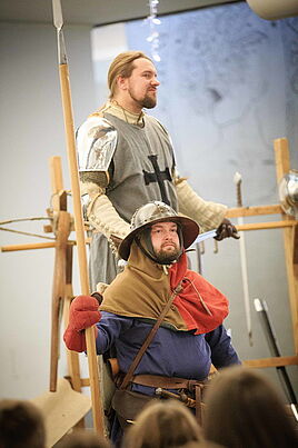 Keilerey am Deutschhaus-Gymnasium – Tobias Baus und Schüler, Foto: Fotostudio Pietschmann geschichte_ma_7_17183