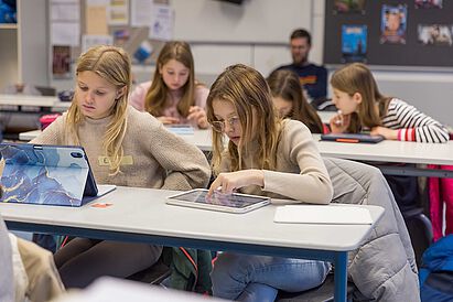 Schülerinnen der 6. Klassen in der Unterrichtseinheit 'Gaming'. Fotograf: Michael Pietschmann Projekttage_25_1_web