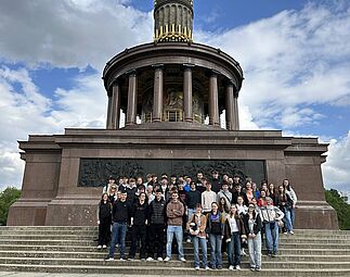 Vor der Siegessäule
11bc_1